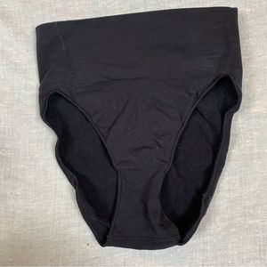 NWOT Skims compression Underwear